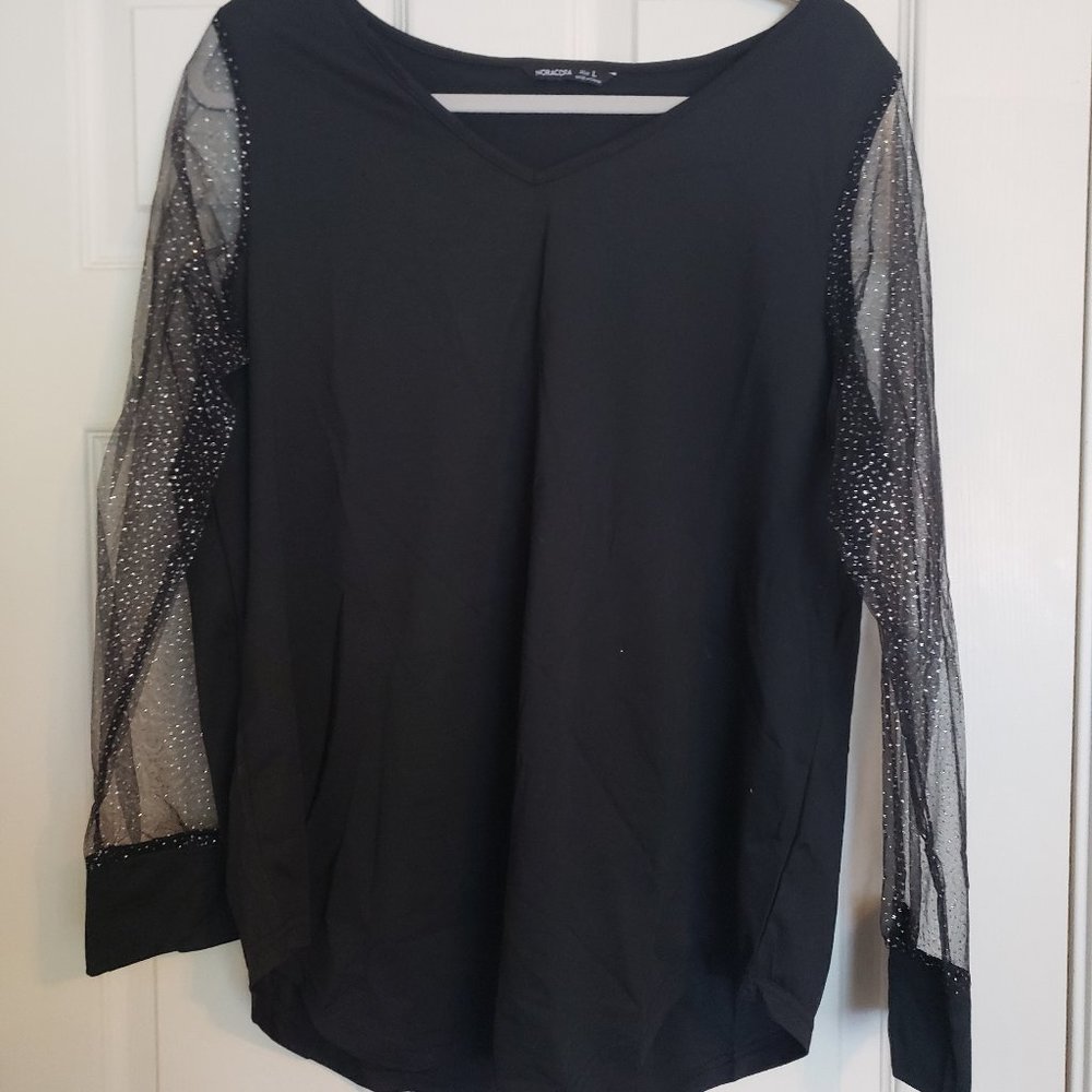 NWOT Noracora Black top with sheer glitter sleeves, Size L